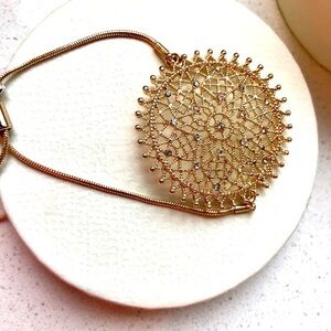 Gorgeous gold tone bracelet